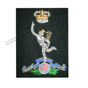 Insigne de broderie de bureau royal personnalisé perles brodées à la main de haute qualité matériau en nickel conception 3D prix de décoration uniforme - Product Image 3