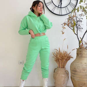 Chándal de entrenamiento a rayas de dos piezas personalizado de alta calidad para mujer, ropa de entrenamiento deportiva informal transpirable para invierno de talla grande - Product Image 1