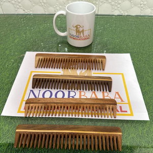 Hecho a mano de madera de Neem es una planta maravillosa Peines de madera de Neem hechos a mano reconocidos por sus propiedades medicinales - Product Image 1