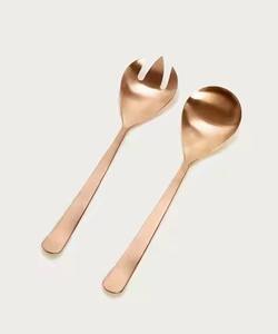 Ensemble de couverts pour salade au design élégant, en métal poli brillant, cuillère à salade - Product Image 1