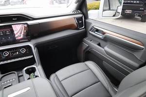 Potente y Confiable G M C Sierra 3500 HD Denali, Tracción en las Cuatro Ruedas, Cabina Doble - Product Image 4