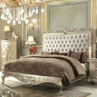 Ensemble de chambre à coucher de style européen, lit king size en bois massif avec commode, miroir, tables de chevet, finition antique, literie en velours