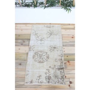 Tapis turc vintage, petit tapis de 2,1 x 3,9 pi (63 x 120 cm), tapis en laine beige à motifs floraux - Product Image 1