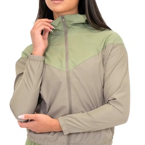 Veste coupe-vent imperméable avec logo personnalisé pour femmes Veste d'extérieur pour femmes de grande taille avec veste de protection contre le vent et l'eau - Product Image 1