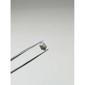 Diamant naturel facetté de haute qualité 4,9-7,7 mm, forme hexagonale, sel et poivre, avec diamant facetté de 4,9-7,7 mm - Product Image 1