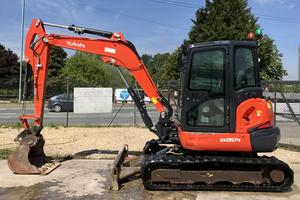 Mini-excavatrice Kubota KX057-4 de qualité supérieure, excavatrice compacte diesel avec cabine et hydraulique auxiliaire à haut débit - Product Image 3