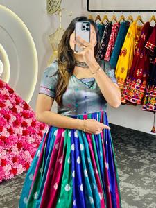 Nueva colección de fiesta de diseñador Dola Seda Hermoso vestido de tejido Jacquard pesado Perfecto para festivales y bodas a precio mayorista - Product Image 4