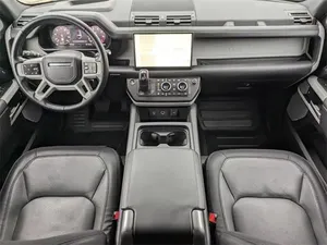 Land Rover Defender 130 X-Dynamic SE 2023, Caja de Cambios Automática Manual, Interior Claro, Asientos de Cuero, R19, Volante a la Izquierda/Derecha, Gasolina - Product Image 5