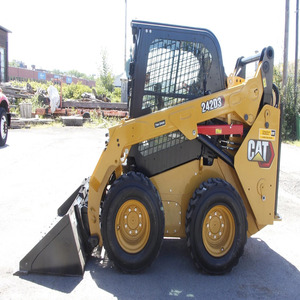 รถตักล้อยาง Cat 242D3 ราคาโรงงาน รถตักขนาดเล็ก 4 ล้อ 73 แรงม้า เครื่องยนต์ Cat C3.3B รถตักล้อยางสำหรับงานก่อสร้าง สภาพดี - Product Image 1