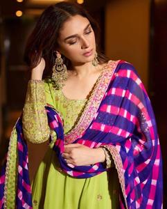 Nouveau designer indien fête porter vert et violet pur Georgette impression numérique et broderie dentelle travail haut et Palazzo avec Dupatta - Product Image 2