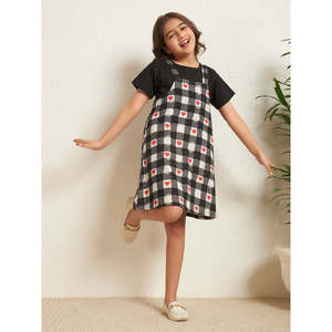 Robe salopette en coton à carreaux et imprimé cœur pour filles Bugandbees avec t-shirt noir, longueur genou, coupe trapèze, tenue décontractée d'été pour enfants - Product Image 1