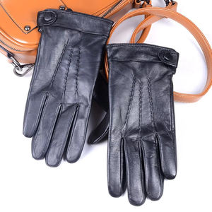 Gants en cuir de mode disponibles OEM pour les femmes, faciles à porter, doux, confortables, gants en cuir à doigts entiers à un prix raisonnable - Product Image 3