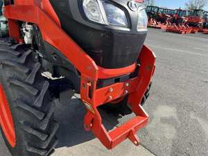 Tractor 4WD M4N-071HDC12 2022 - 73HP Compacto y Potente con Bomba y Motor para Agricultura Especializada - Product Image 5