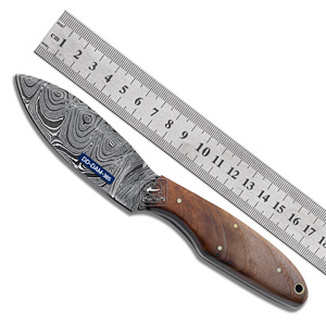 Cuchillo de Caza Personalizable Hecho a Mano DD-DAM-384, Hoja de Acero de Damasco con Punta de Clip, Grosor de 4 mm, Mango de Madera de Nogal Exótico con Grabado - Product Image 2