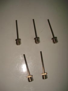 เข็มปั๊มลูกบอลกีฬาอุปกรณ์การฝึกอบรมสำหรับลูกบาสเกตบอลวอลเลย์บอลรักบี้ลูกบอลพีวีซี - Product Image 2