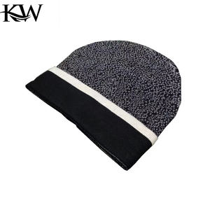 Bonnet brodé avec logo personnalisé Matériau acrylique épais Bonnet tricoté élégant pour hommes et femmes Accessoires d'hiver - Product Image 2