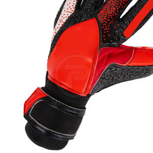 ถุงมือผู้รักษาประตูทำจากหนังน้ำหนักเบาใส่สบายพร้อมโลโก้ออกแบบได้ตามต้องการ - Product Image 4