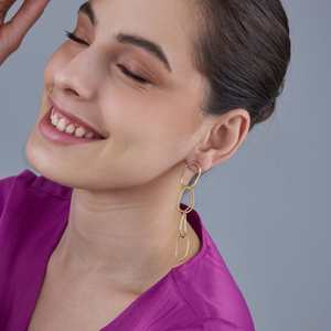 Pendientes de Moda Chapados en Oro 184267 con Diseño Geométrico en Forma de Flor, Aleación de Latón y Cobre, Zirconia, Perla, Diamante, Número Religioso para Fiestas - Product Image 1