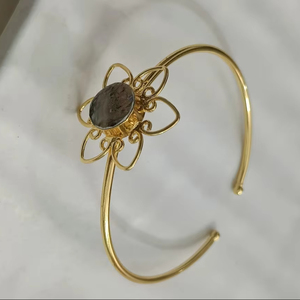 กำไลข้อมือแฟชั่นอินเดียทรงดอกไม้สีทองสินค้ามาใหม่คริสตัลหยาบจากธรรมชาติของขวัญครบรอบปีที่สมบูรณ์แบบ - Product Image 2