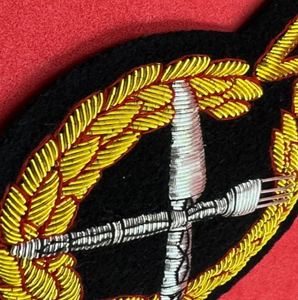 Insignia de tenedor y cuchillo bordada a mano, insignia de chaqueta de alambre y lingotes de oro, insignias de alambre de lingotes ligeros OEM - Product Image 5