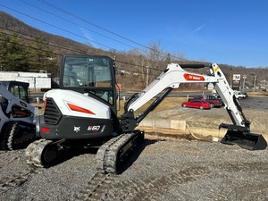 Excavatrice E60 d'occasion 2023, 3 tonnes, moteur, capacité de la benne de 0,4 m³ - Product Image 1