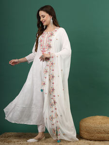 Vêtements de créateur indiens traditionnels brodés Anarkali Kurti pantalon assorti avec des ensembles Dupatta en organza aux prix de gros - Product Image 3