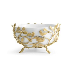 Bol en métal résistant de forme ronde fini en émail de couleur blanche avec des bols de service et décoratifs de concepteur de feuilles plaquées or - Product Image 1