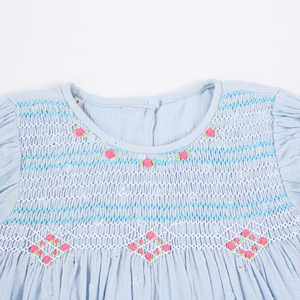 Vêtements pour enfants Vêtements pour filles Robes pour filles Vente en gros Robe smockée pour filles Coton bleu court Fournisseur de conception personnalisée - Product Image 4