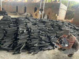 Vente en gros de charbon de bois de sciure de bois Feu Max Briquette de sciure de bois de bonne qualité - Product Image 6