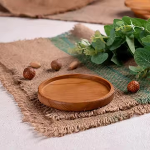 Sous-verre en bois élégant en noyer 10 cm Sous-verres en pierre en bois faits à la main ronds par l'artisanat en croissant - Product Image 4