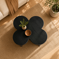 Table basse moderne écologique en forme de trèfle noir avec finition grain de bois pour salon et mobilier de maison