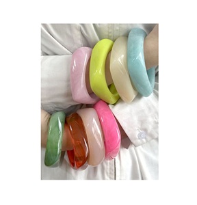 Brazaletes Ligeros de Resina Impermeables para Mujer, Superficie Brillante, Colores Personalizados, Joyería Cómoda y a la Moda para Uso Diario y Negocios - Product Image 4