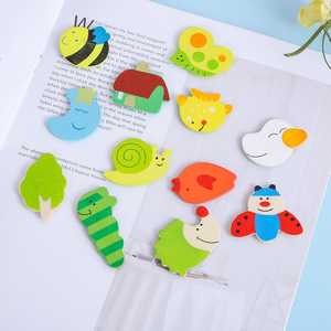 Lot de 12 aimants de réfrigérateur en bois au design animalier moderne, autocollants magnétiques personnalisables de taille moyenne pour la maison ou comme cadeau - Product Image 1