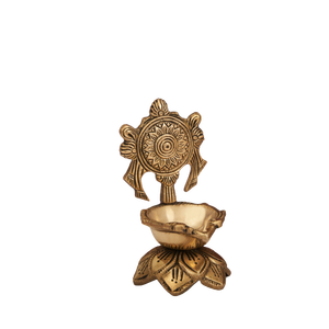 Chakra Diya tradicional de latón Sangu, mecha única, artesanía de Metal antiguo para decoración del hogar - Product Image 1