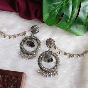 Efulgenz, conjunto de pendientes colgantes Chandbali Jhumka Jhumki oxidados indios con cadena de oreja, joyería de fabricación india para mujer - Product Image 2