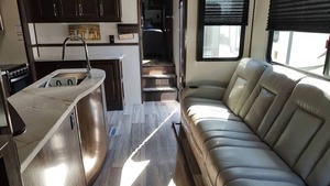 Remolques de viaje Dutchmen Triton 3551 usados del 2021, caravanas modernas y remolques de camping todoterreno. - Product Image 5