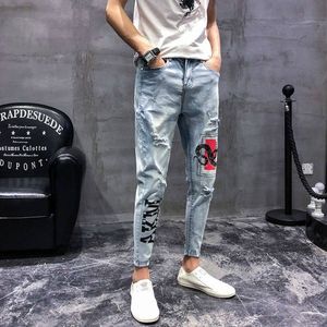 กางเกงยีนส์ผู้ชายทรงสลิมฟิต ผ้าแคนวาส เอวกลาง 100% ผ้าฝ้าย น้ำหนักเบา เป็นมิตรกับสิ่งแวดล้อม รับสกรีนโลโก้ ทรงเข้ารูป สไตล์ดิสเทรส - Product Image 2