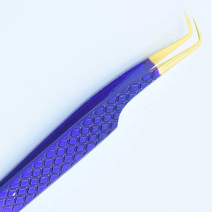 Pince à épiler pour cils la plus vendue en or rose avec diamants, personnalisable avec votre marque, durable, mate, avec pointe en or rose - Product Image 1
