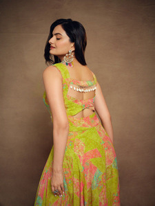 Achetez maintenant des robes Anarkali longues, richement brodées, aux couleurs vives, pour réceptions et fêtes, pour femmes, style indien, à bas prix. - Product Image 6