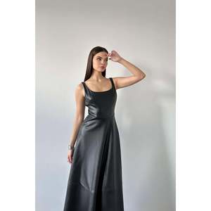 เดรสหนังสายรัดสีดำ - สีดำ - Product Image 4