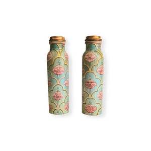Bouteilles en cuivre fabriquées à la main avec des motifs imprimés floraux classiques, idéales pour promouvoir le bien-être et les choix de vie durables - Product Image 5