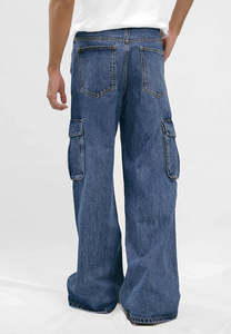 กางเกงยีนส์ทรงขาบานมีกระเป๋าคาร์โก้ สีน้ำเงินเดนิม - Product Image 5