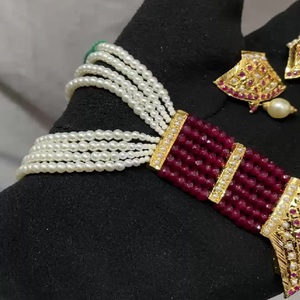 Ensemble de collier plaqué or traditionnel élégant à quatre couches Jadau Pearl Look avec boucles d'oreilles Ensemble de collier de créateur pour femmes - Product Image 1