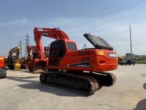 Excavatrice sur chenilles d'occasion Doosan DX250 modèle 2023, faible nombre d'heures, excellent état, moteur, engrenage, roulement à vendre - Product Image 3