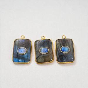 Pendentif lunette en Labradorite bleue naturelle en argent plaqué or Double pierre breloques en tranches faites à la main bijoux en argent fournitures en gros - Product Image 1