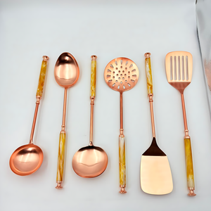 Juego de Utensilios de Cocina de Acero Inoxidable con Acabado de Cobre de Alta Calidad con Juego de 6 Piezas con Mango de Resina para Uso en la Cocina a Bajo Precio en India - Product Image 4