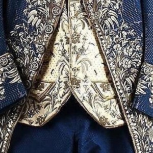 Traje de corte francés, hecho de seda e hilo metálico, datado de finales del siglo XVIII o principios del siglo XIX - Product Image 3