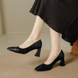 Escarpins élégants en daim à talons hauts pour femmes, bout carré, talons aiguilles, parfaits pour les mariages, les fêtes et le bureau. - Product Image 4