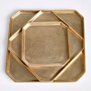 Plateau de service en fonte d'aluminium inspiré de la forme de la feuille avec une esthétique antique et des détails fins adaptés aux cadeaux ou aux souvenirs - Product Image 2