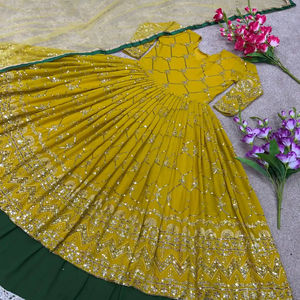 Présentant une fausse georgette avec une séquence de broderie lourde avec une bordure en dentelle lourde Lehenga robe longue jupe Dupatta - Product Image 1